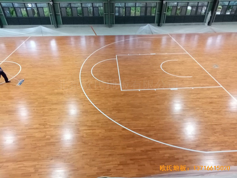 海南三亞619項目訓(xùn)練館體育地板鋪設(shè)案例4
