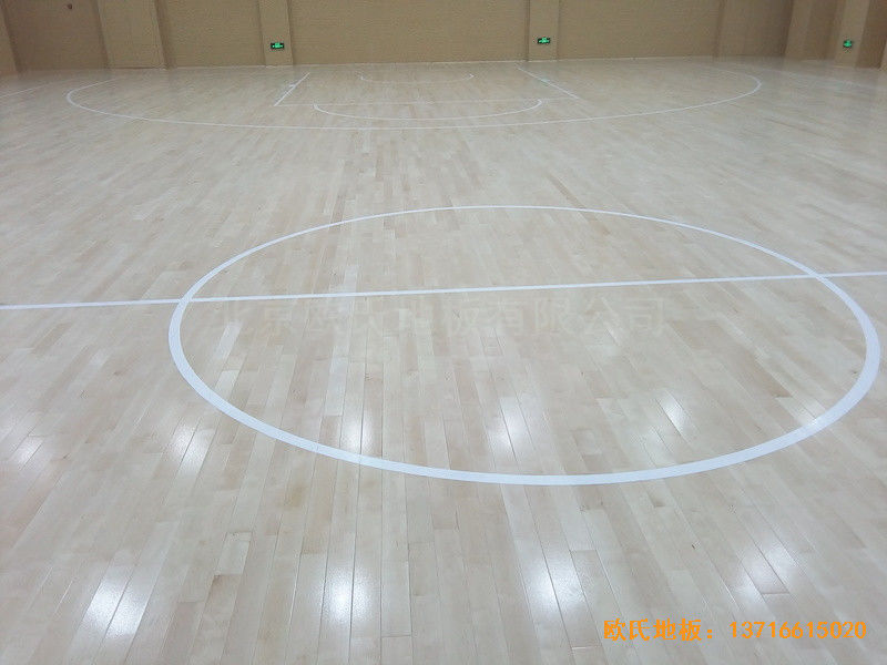山東濟(jì)南歷下區(qū)燕山學(xué)?；@球館運(yùn)動(dòng)木地板施工案例4