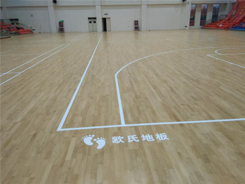 錯(cuò)了!運(yùn)動(dòng)木地板并不是顏色越淺就越不耐臟